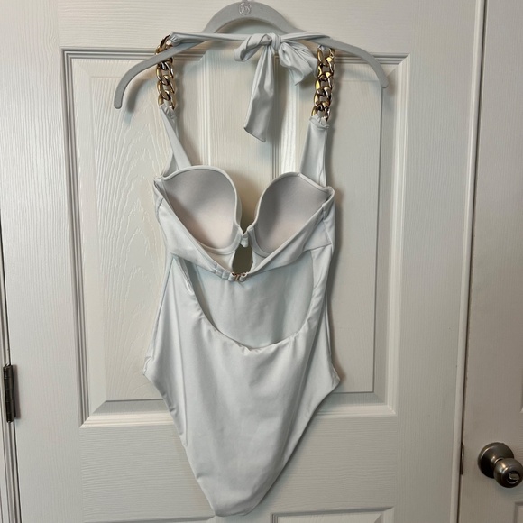 Fashion Nova NWT Woman's White Underwire Chain Strap Sexy 1 Piece Swimsuit M - Picture 3 of 5